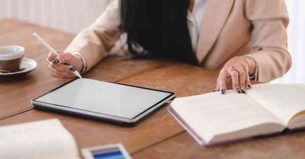 人工智能机器人开机方式