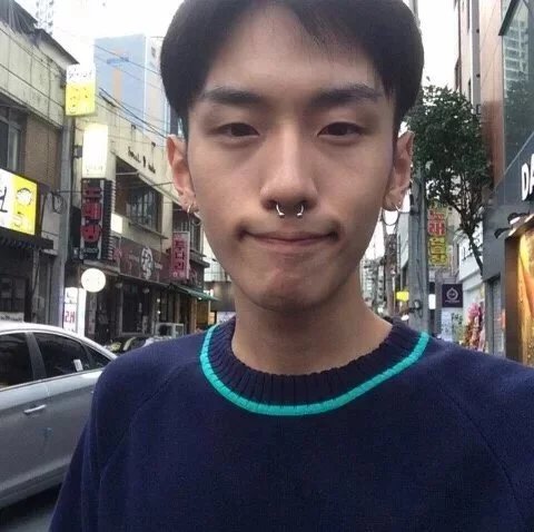 胥容莺菁