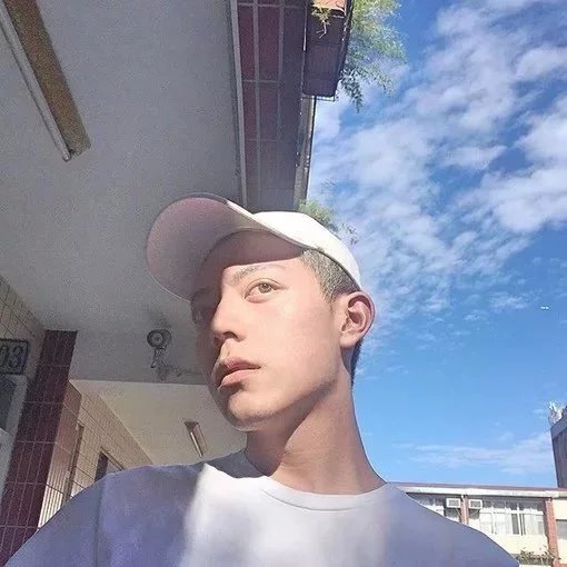 萧辉勤艳