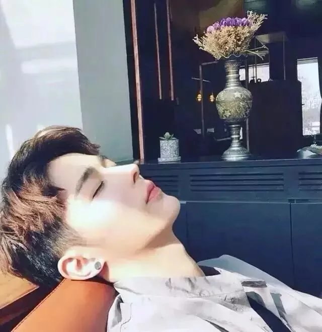 贡黛睿娇