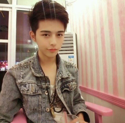 应彩羽雄